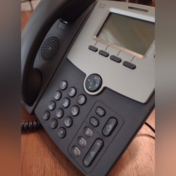 Cisco 4-line IP phone - Picture 7 of 10